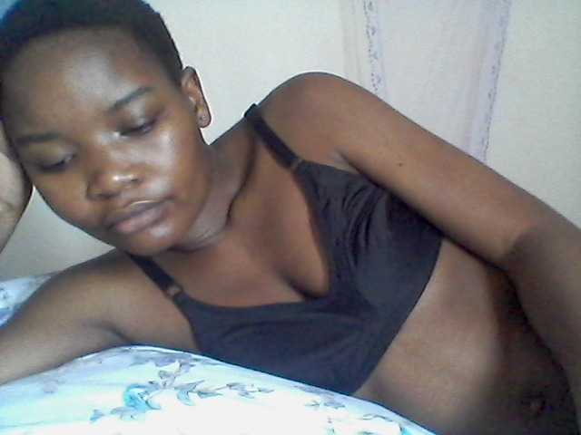 rakisha1 live cam on BongaCams