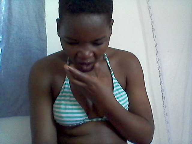 rakisha1 live cam on BongaCams