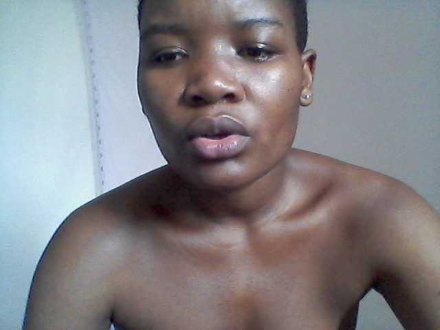 rakisha1 live cam on BongaCams