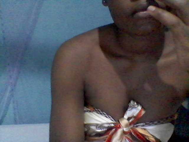 rakisha1 live cam on BongaCams