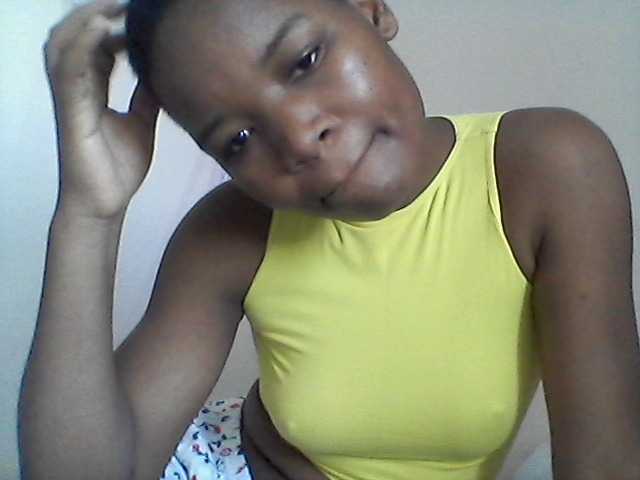 rakisha1 live cam on BongaCams