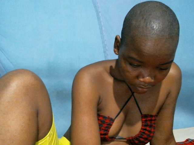 rakisha1 live cam on BongaCams