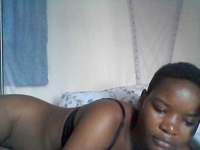 le modèle rakisha1 est en webcam porno dans un show sur le site bongacams, il possède les tags suivants: Ebony,Brunette,Shaved