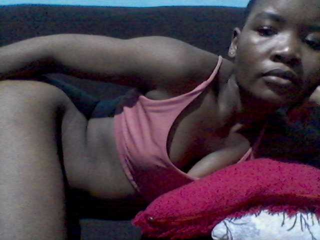 rakisha1 live cam on BongaCams
