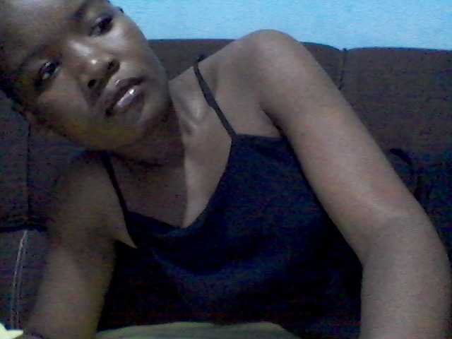 rakisha1 live cam on BongaCams