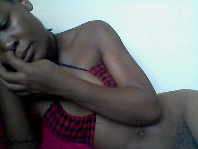 rakisha1 live cam on BongaCams