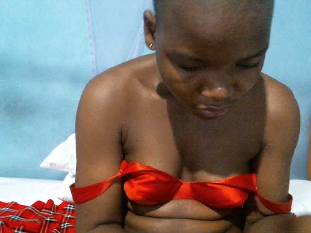 rakisha1 live cam on BongaCams