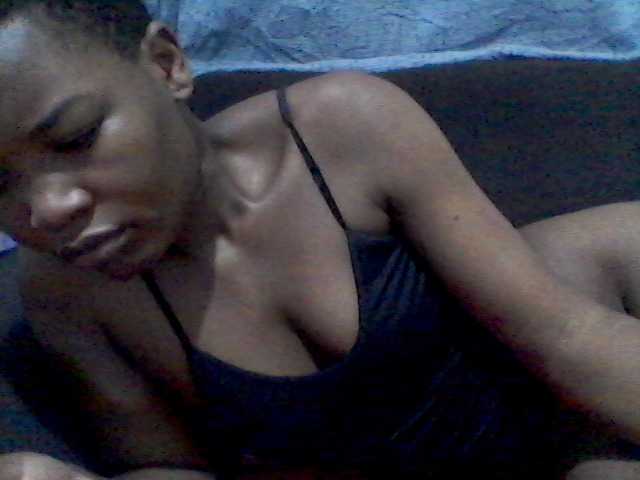 rakisha1 live cam on BongaCams