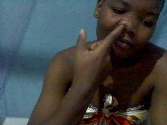 rakisha1 live cam on BongaCams