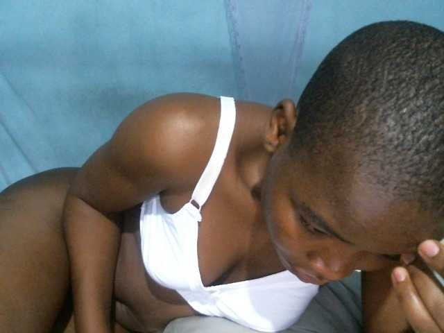 rakisha1 live cam on BongaCams