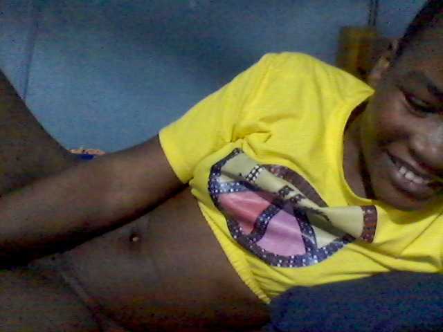 rakisha1 live cam on BongaCams