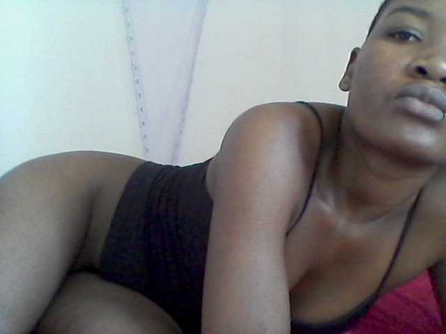 rakisha1 live cam on BongaCams