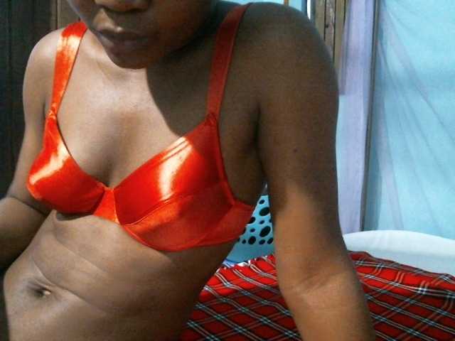 rakisha1 live cam on BongaCams