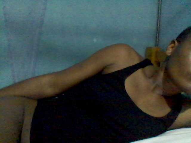 rakisha1 live cam on BongaCams