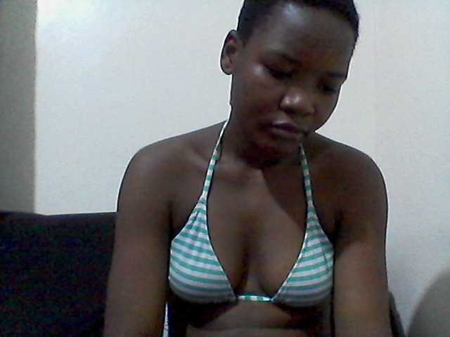 rakisha1 live cam on BongaCams