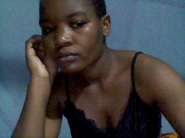 rakisha1 live cam on BongaCams