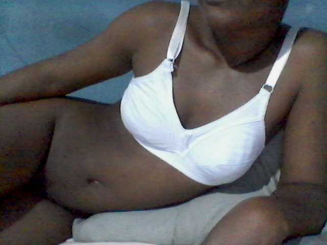 rakisha1 live cam on BongaCams