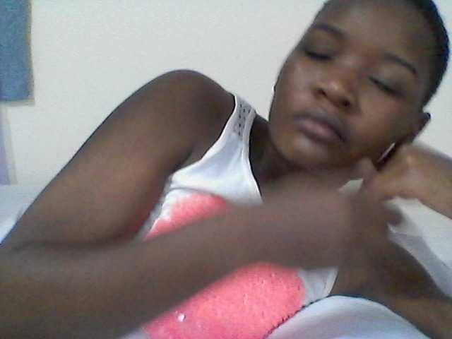 rakisha1 live cam on BongaCams
