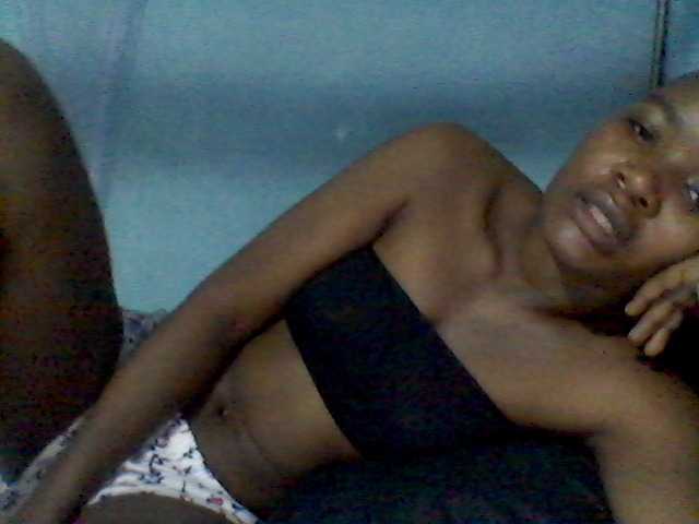 rakisha1 live cam on BongaCams