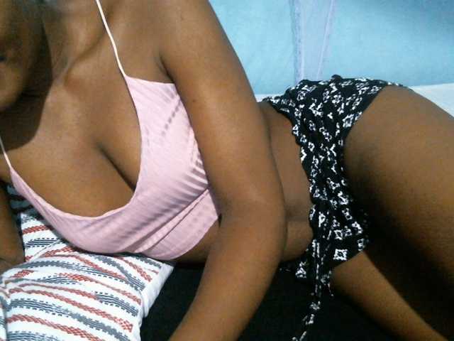 rakisha1 live cam on BongaCams