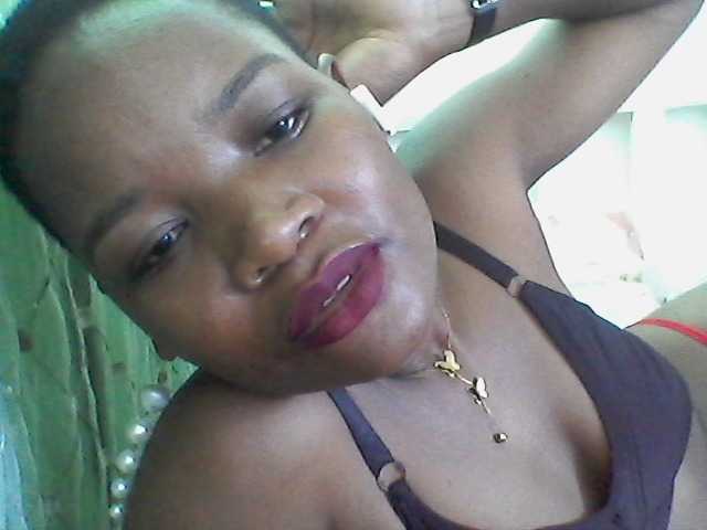rakisha1 live cam on BongaCams