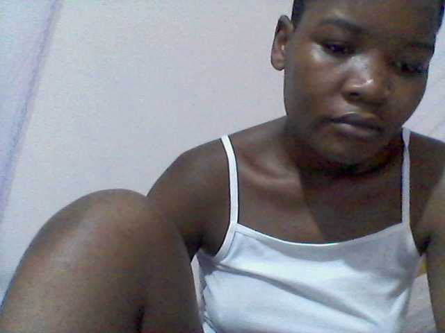 rakisha1 live cam on BongaCams