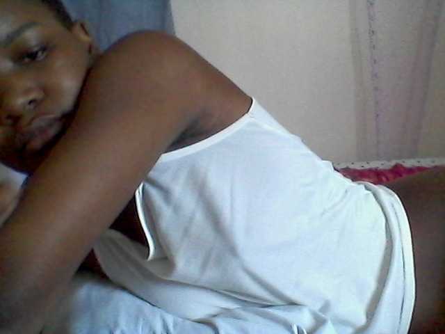 rakisha1 live cam on BongaCams