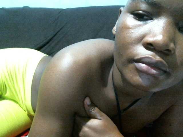 rakisha1 live cam on BongaCams