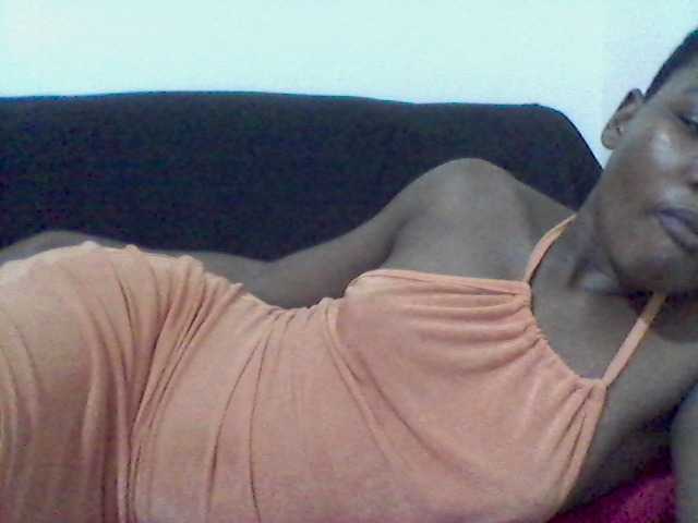 rakisha1 live cam on BongaCams