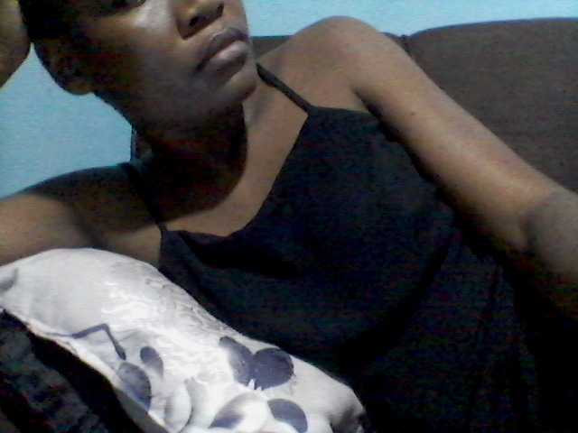 rakisha1 live cam on BongaCams