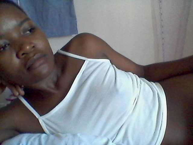 rakisha1 live cam on BongaCams