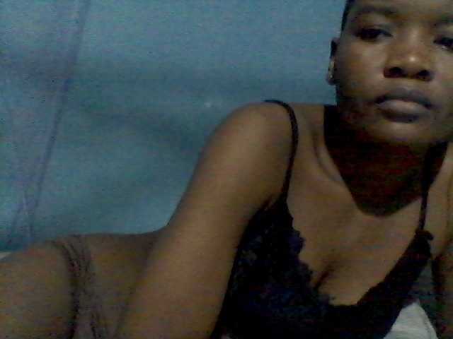 rakisha1 live cam on BongaCams