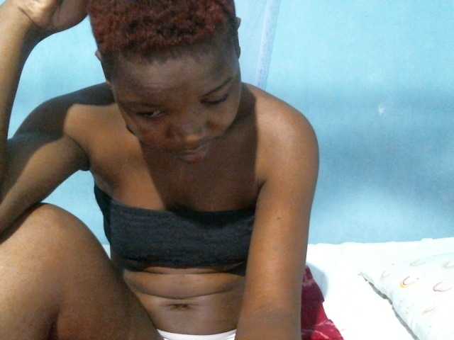 rakisha1 live cam on BongaCams