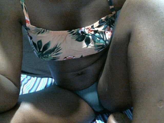 rakisha1 live cam on BongaCams