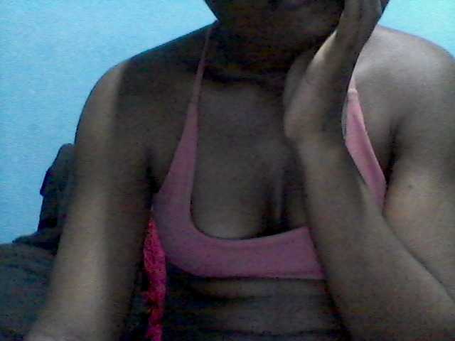 rakisha1 live cam on BongaCams