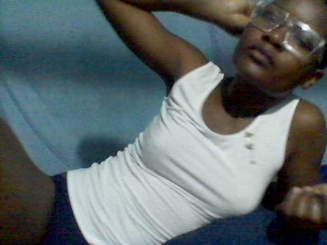 rakisha1 live cam on BongaCams