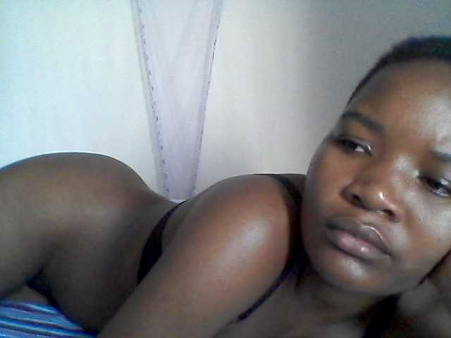 rakisha1 live cam on BongaCams