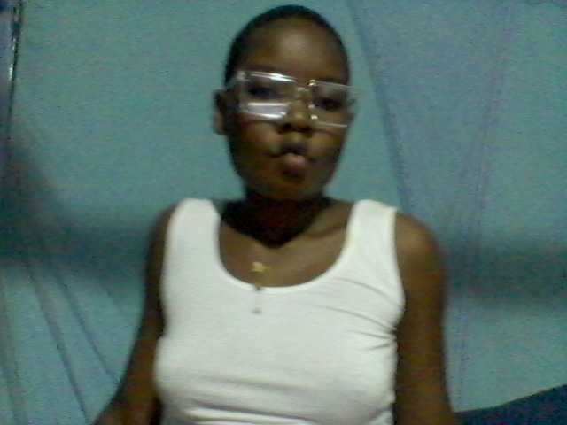 rakisha1 live cam on BongaCams