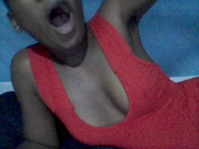 rakisha1 live cam on BongaCams