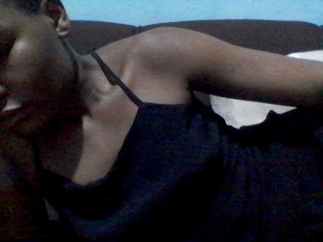 rakisha1 live cam on BongaCams