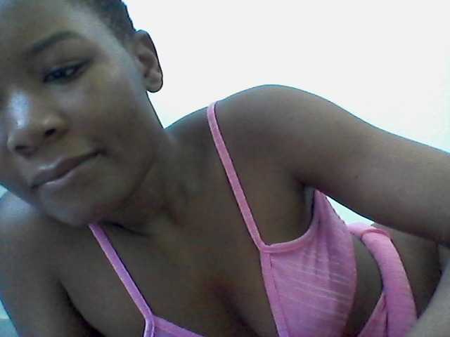 rakisha1 live cam on BongaCams