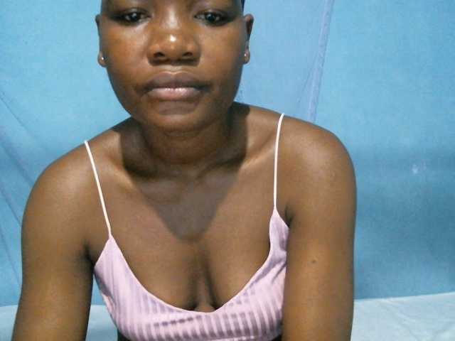 rakisha1 live cam on BongaCams