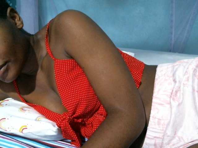 rakisha1 live cam on BongaCams