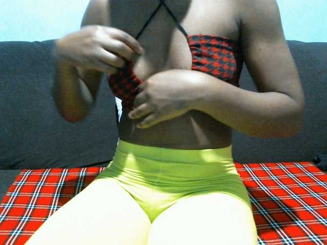 rakisha1 live cam on BongaCams