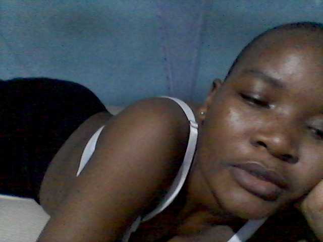 rakisha1 live cam on BongaCams