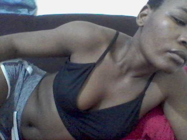 rakisha1 live cam on BongaCams