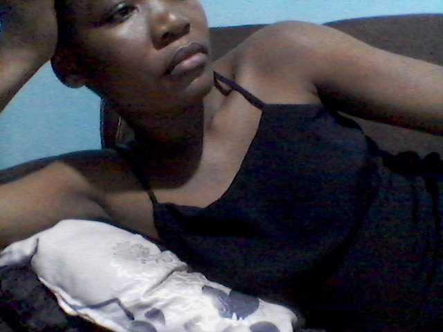 rakisha1 live cam on BongaCams