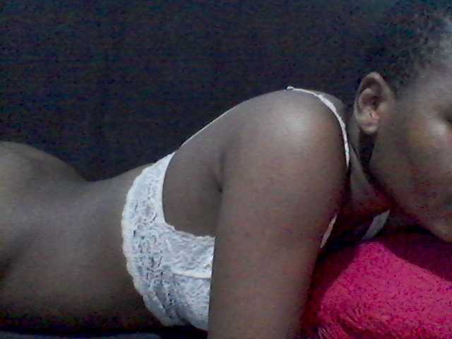 rakisha1 live cam on BongaCams