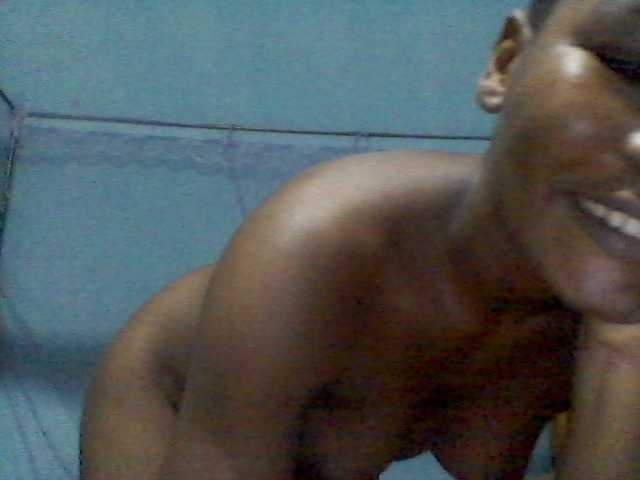 rakisha1 live cam on BongaCams