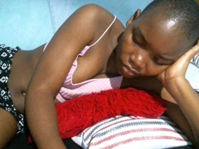 rakisha1 live cam on BongaCams